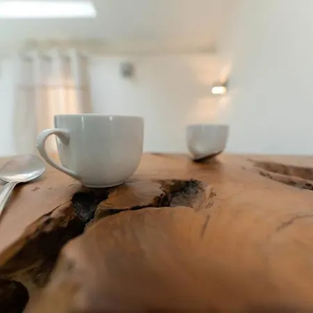 Sk Joli Studio, Le Port, Clim, Tramway, Wifi 17 Bonaparte Apartment