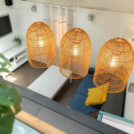 Apartment Sk Joli Studio, Le Port, Clim, Tramway, Wifi 17 Bonaparte *
